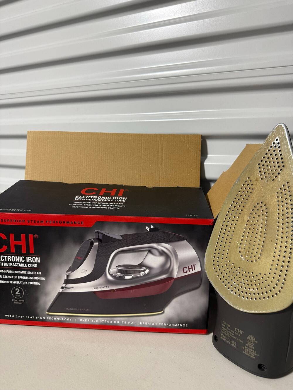 Chi 13102e Electronic Iron with Retractable Cord